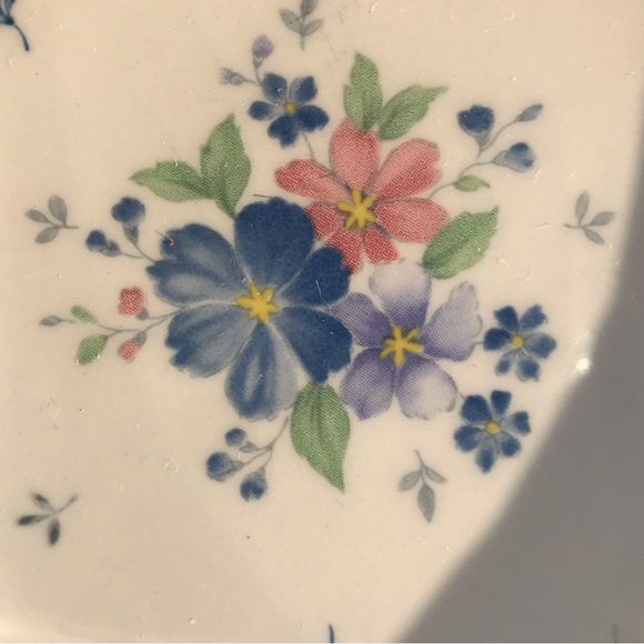 Set Of 4 “Dauphine” By Nikko Salad/Dessert Plates Provincial Designs 7” - Picture 6 of 8